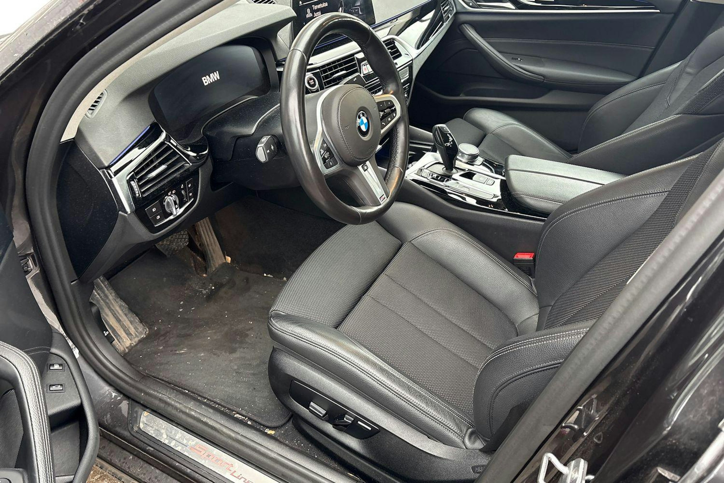 harmaa BMW 530 2020 kuva 3.