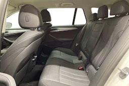 valkoinen BMW 530 2021 kuva 8.