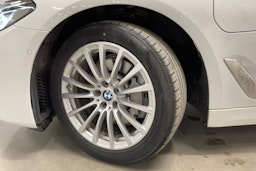 valkoinen BMW 530 2021 kuva 10.