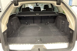 valkoinen BMW 530 2021 kuva 12.