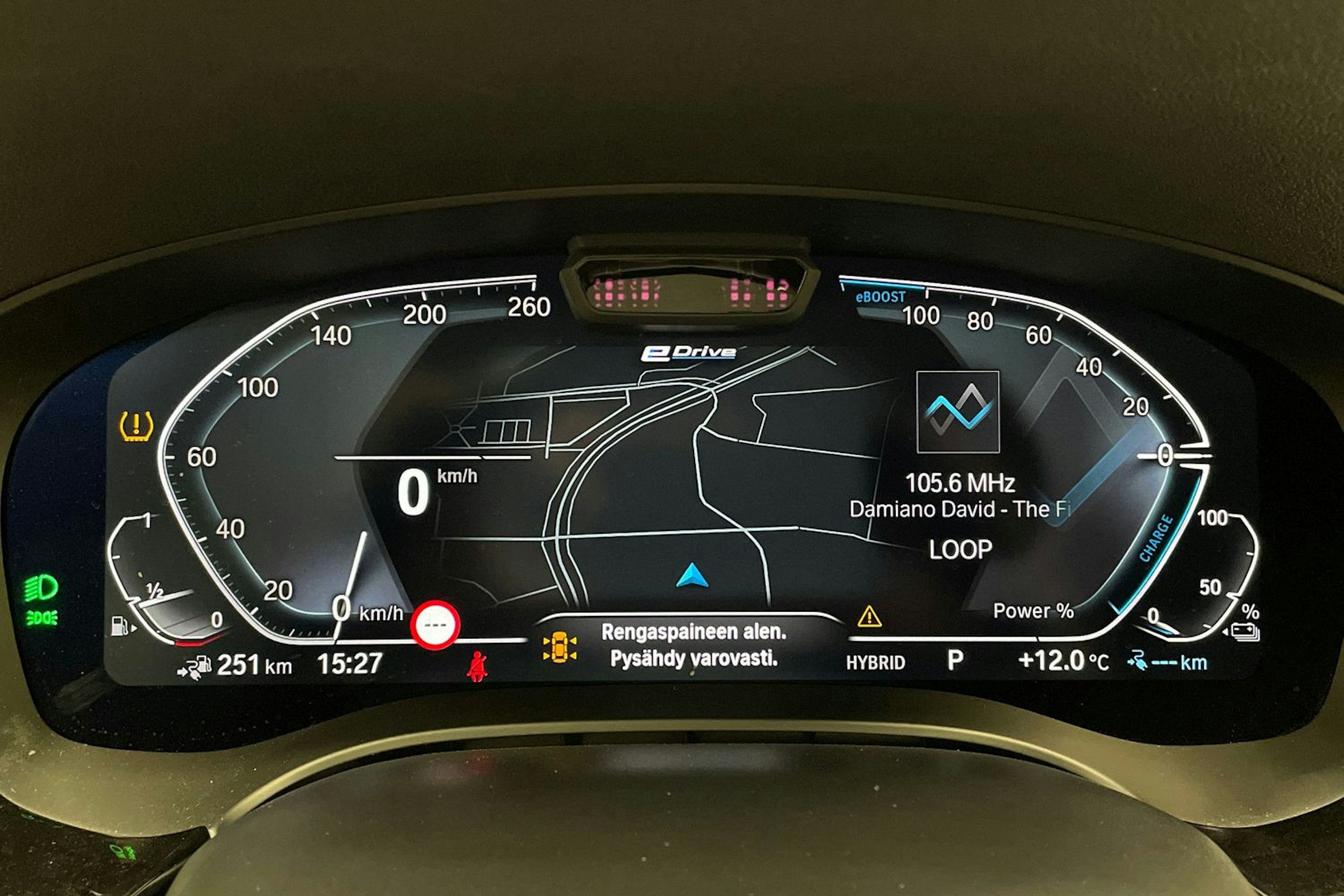 valkoinen BMW 530 2021 kuva 13.