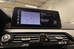 valkoinen BMW 530 2021 kuva 14.