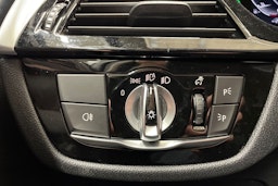 valkoinen BMW 530 2021 kuva 17.