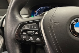 valkoinen BMW 530 2021 kuva 18.