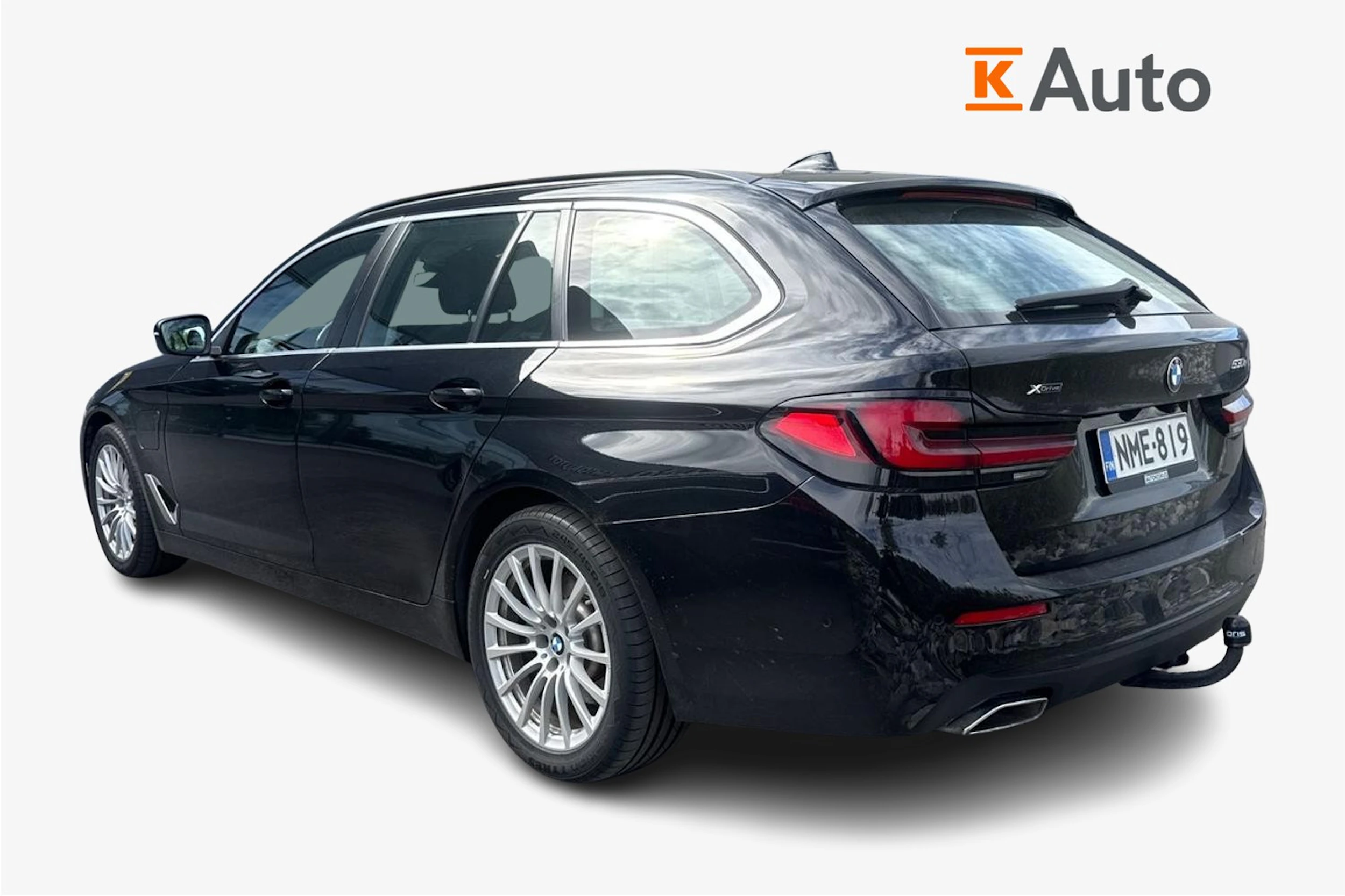 musta BMW 530 2021 kuva 2.
