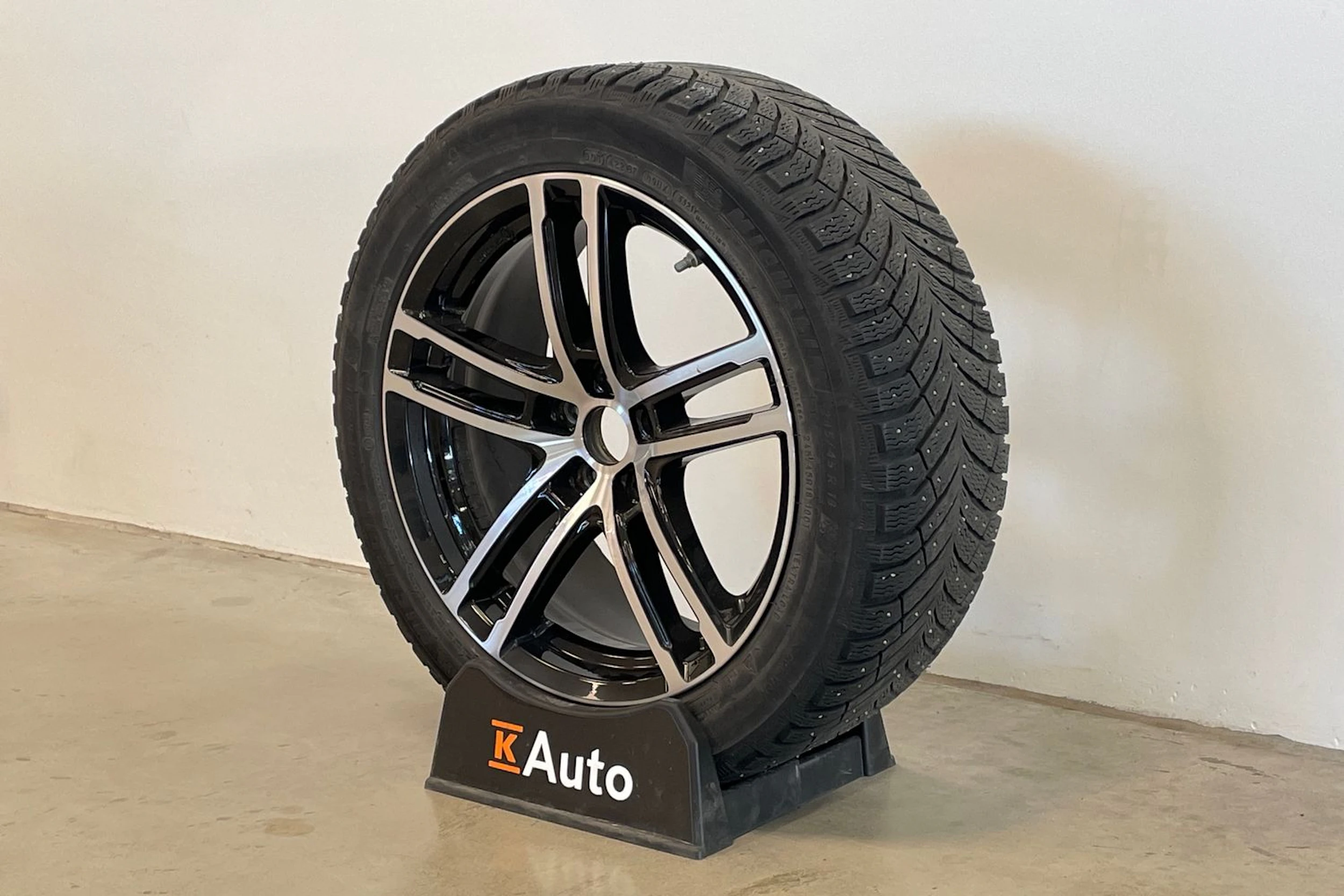 musta BMW 530 2021 kuva 10.