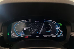 musta BMW 530 2021 kuva 14.