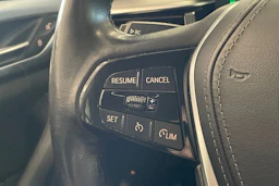 musta BMW 530 2021 kuva 16.