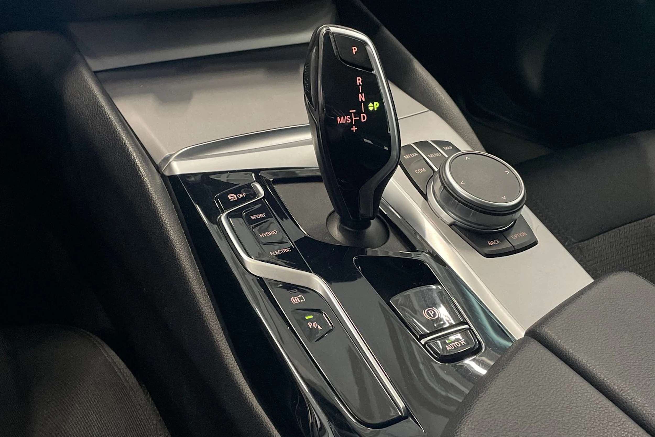 musta BMW 530 2021 kuva 26.
