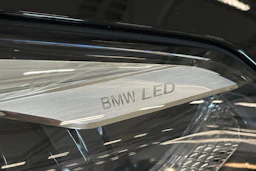 musta BMW 530 2021 kuva 32.