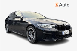 musta BMW 530 2021 kuva 1.