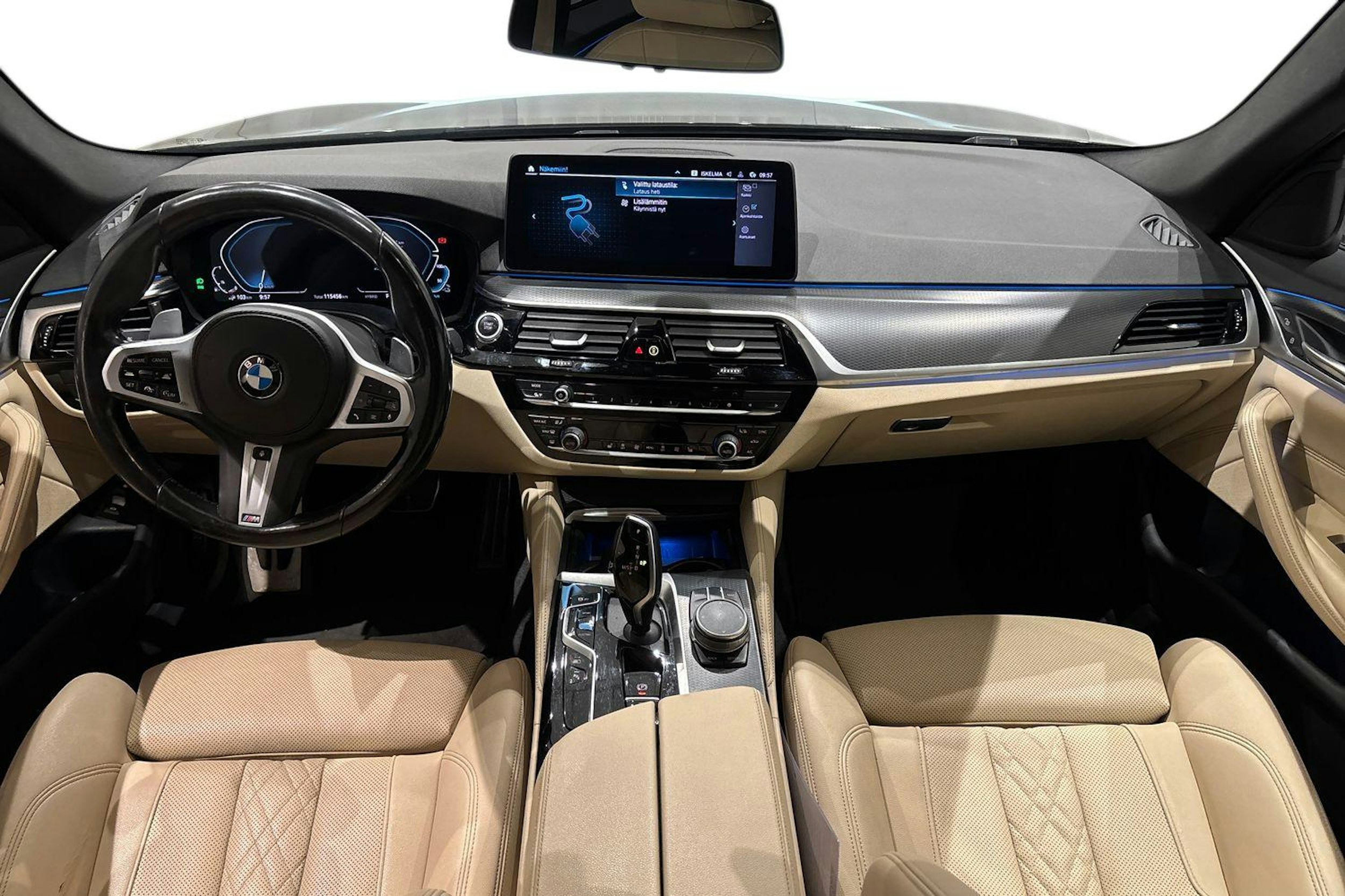 musta BMW 530 2021 kuva 9.