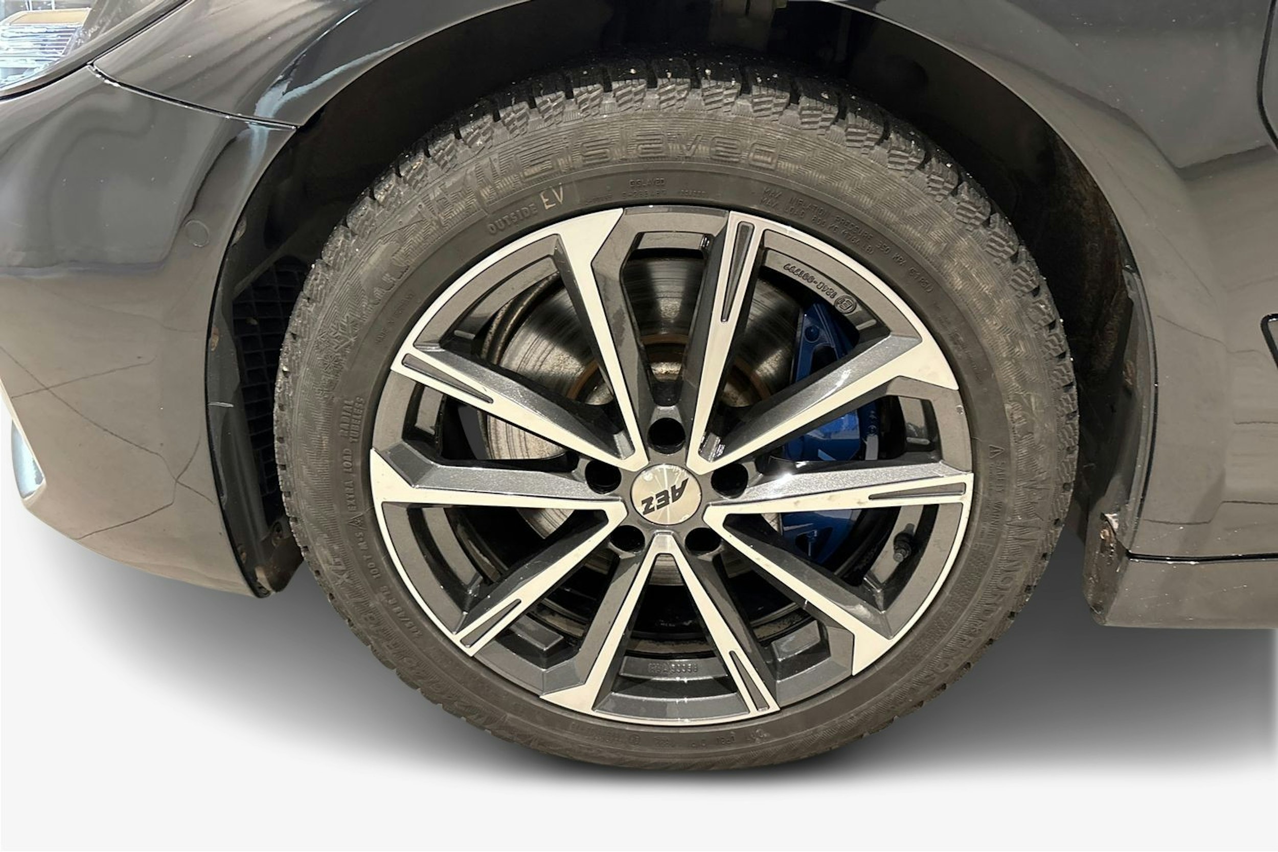 musta BMW 530 2021 kuva 11.