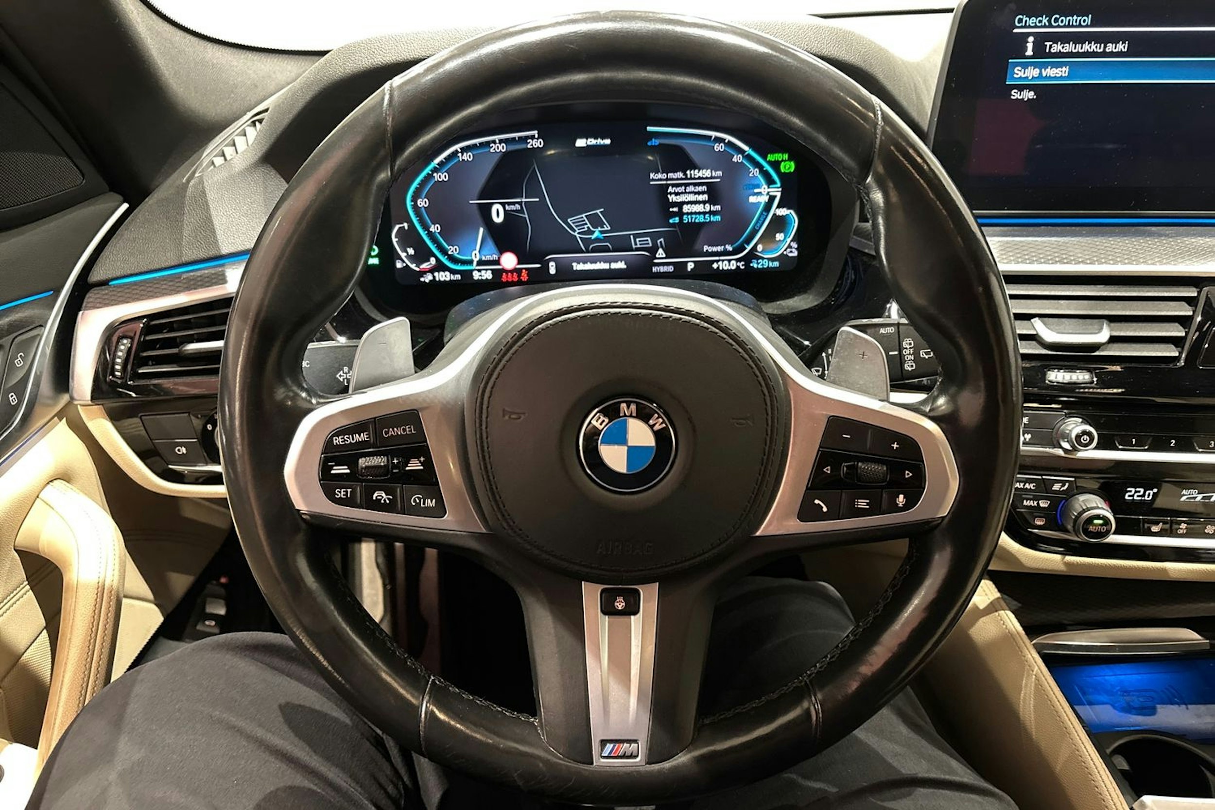 musta BMW 530 2021 kuva 14.