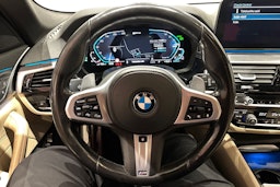 musta BMW 530 2021 kuva 14.