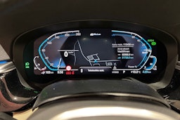 musta BMW 530 2021 kuva 15.