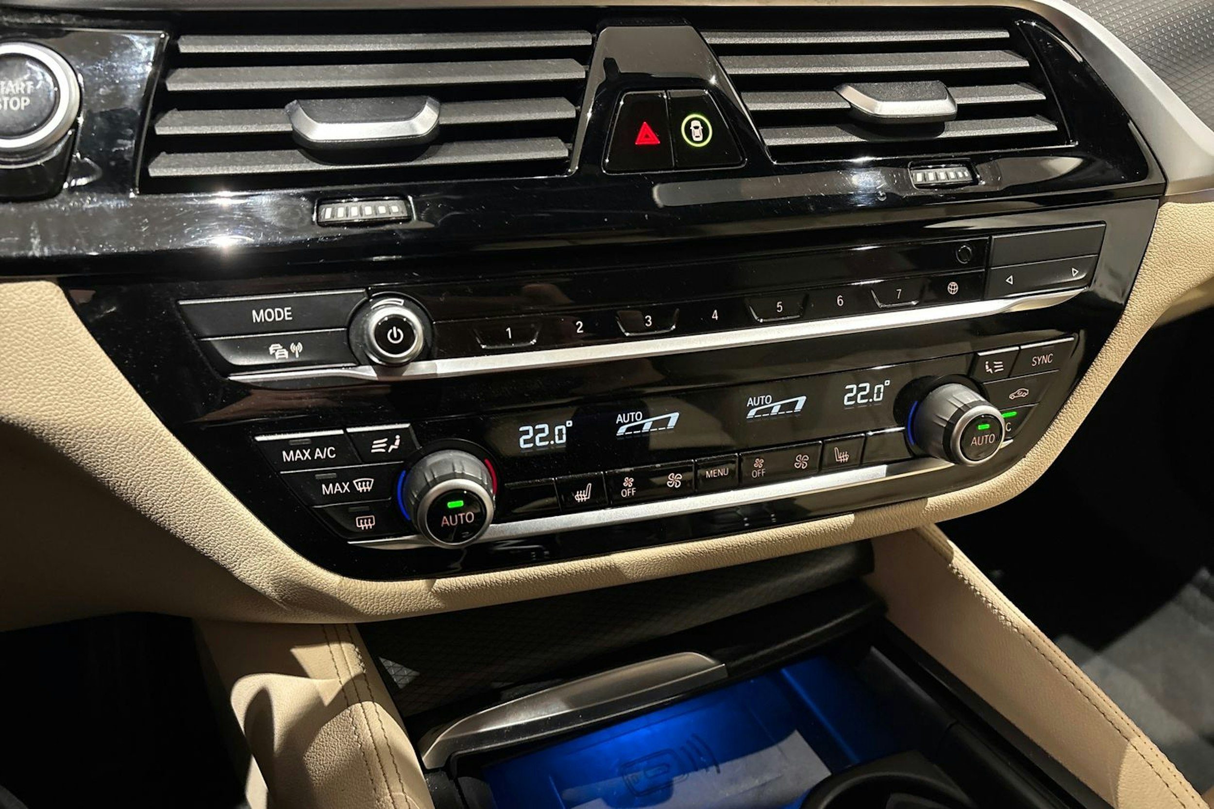 musta BMW 530 2021 kuva 17.