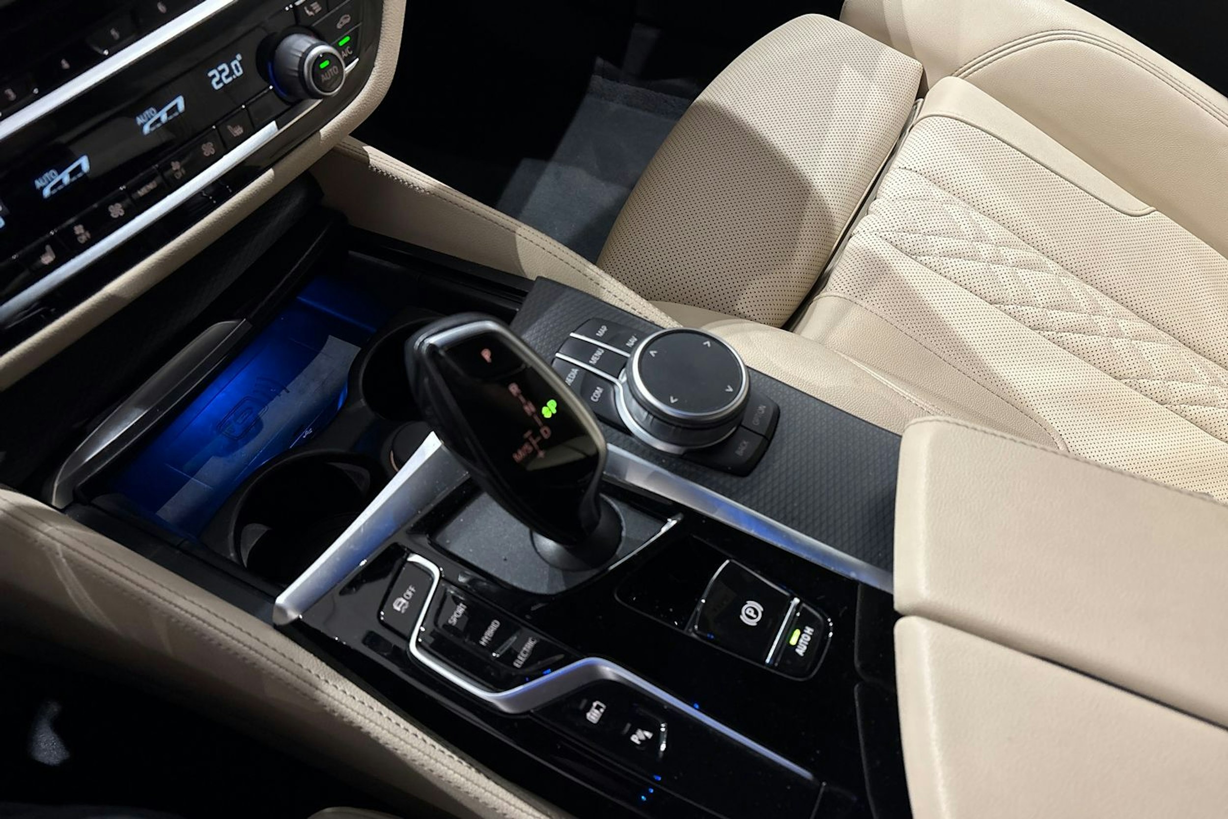 musta BMW 530 2021 kuva 18.