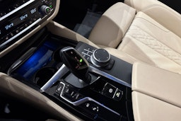 musta BMW 530 2021 kuva 18.