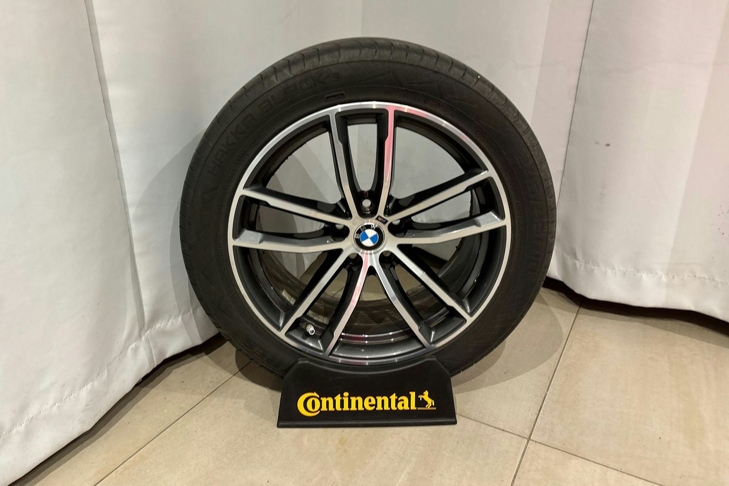 musta BMW 530 2021 kuva 20.