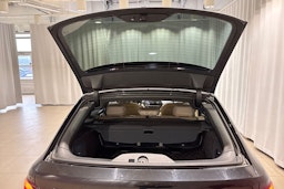 musta BMW 530 2021 kuva 23.