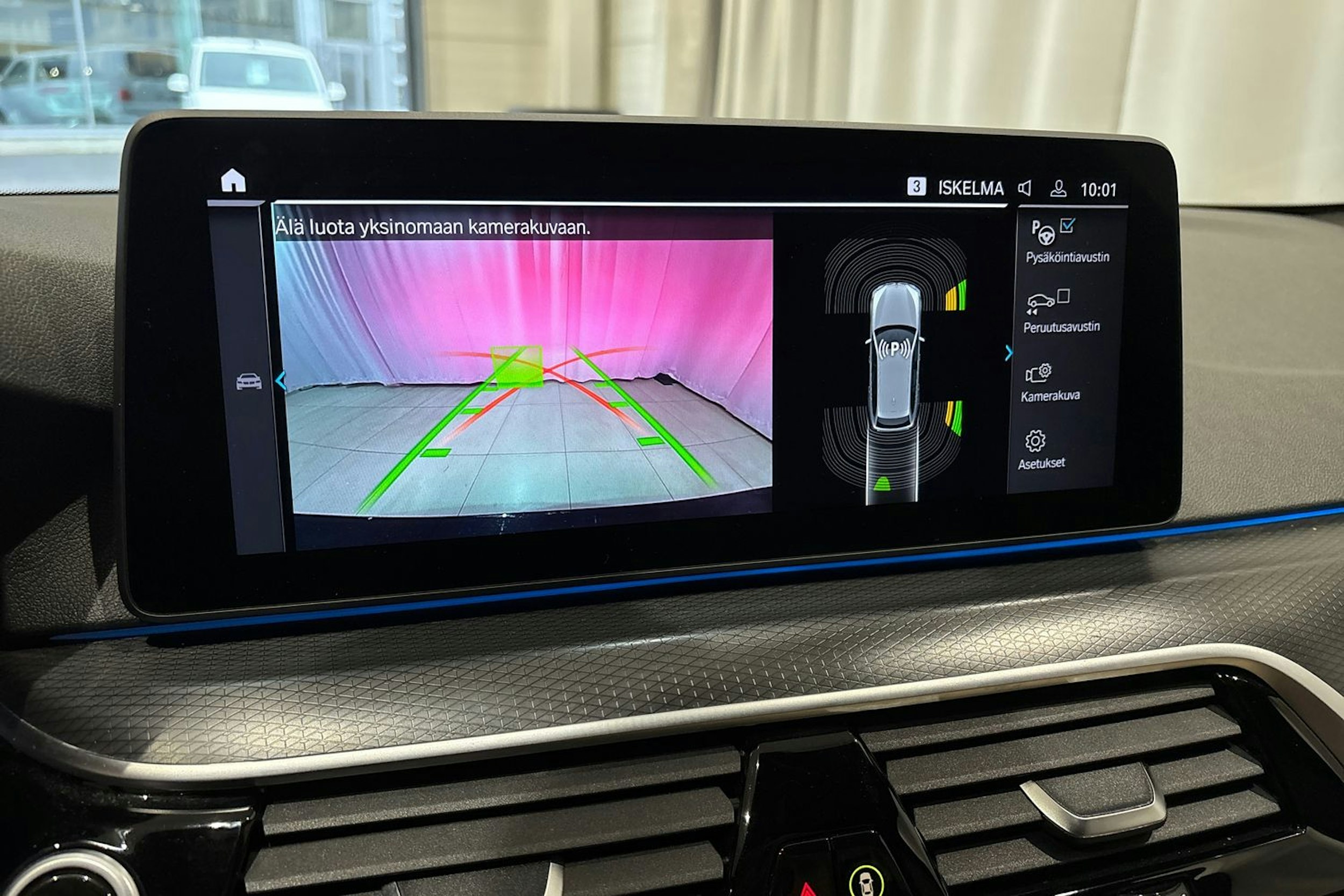 musta BMW 530 2021 kuva 27.