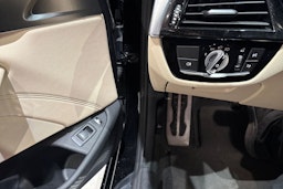 musta BMW 530 2021 kuva 30.