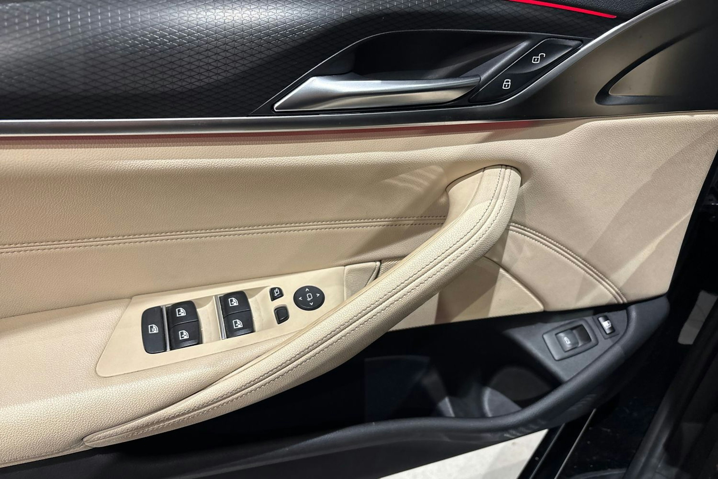 musta BMW 530 2021 kuva 31.