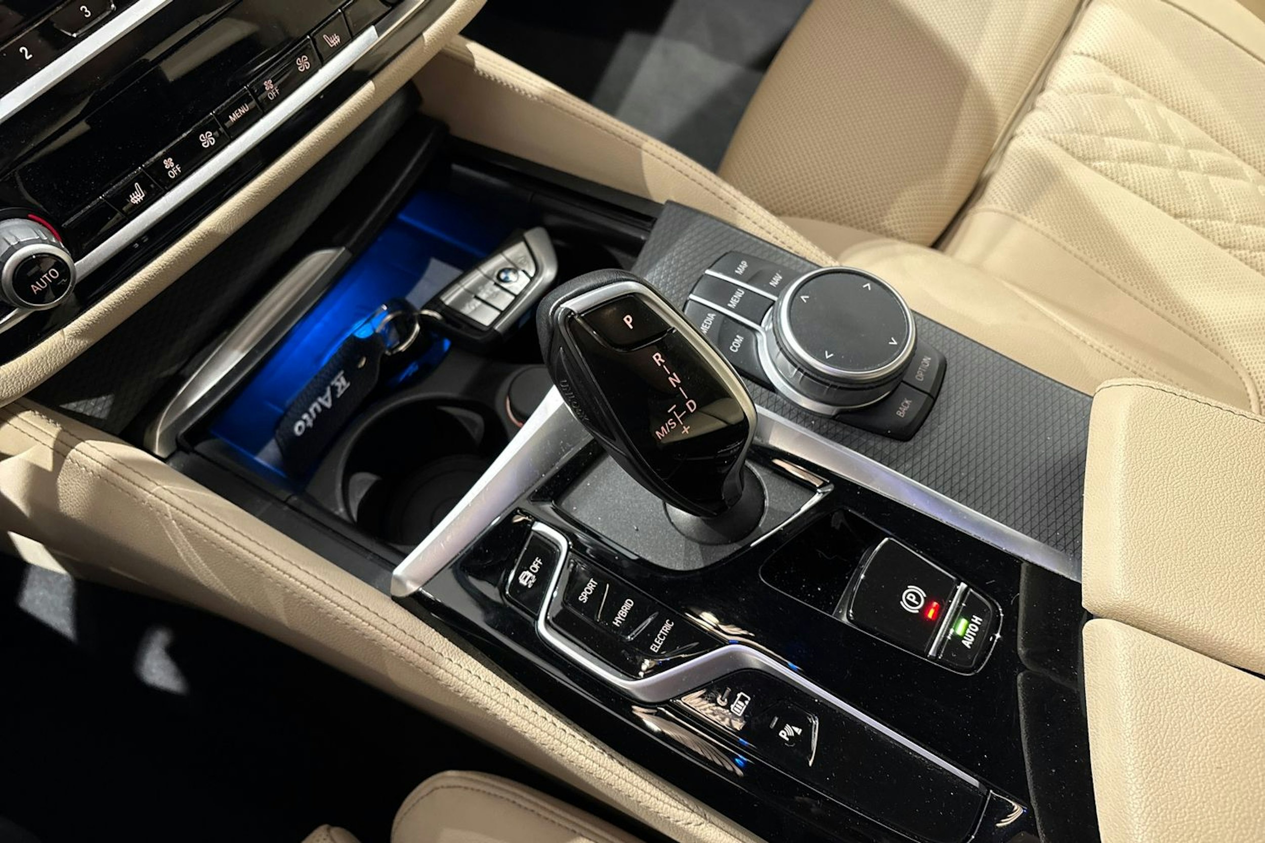 musta BMW 530 2021 kuva 34.