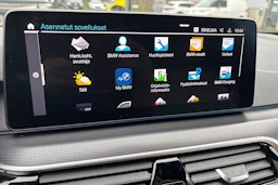 musta BMW 530 2021 kuva 38.