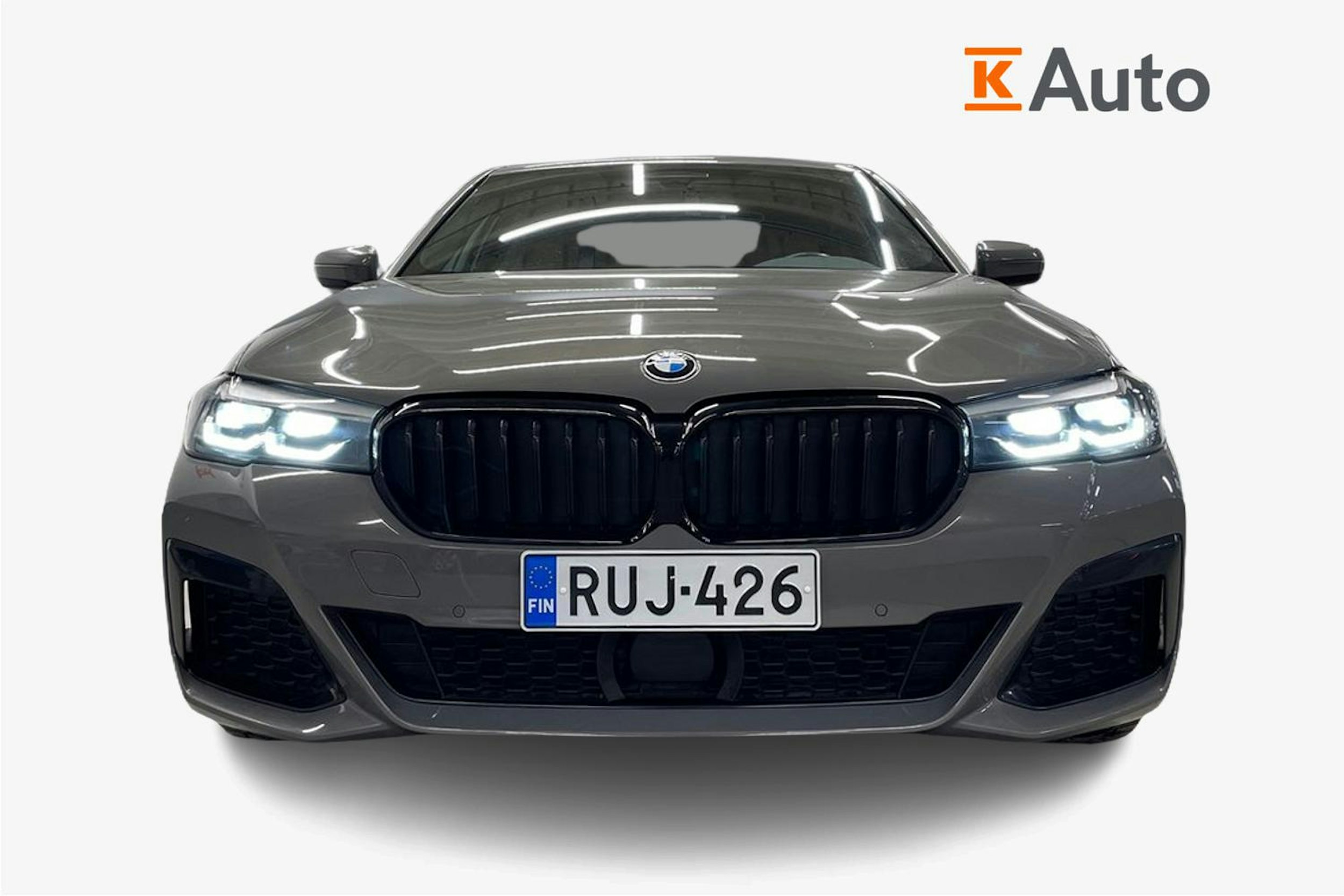 harmaa BMW 530 2021 kuva 5.