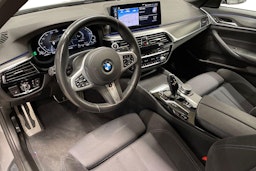 harmaa BMW 530 2021 kuva 7.