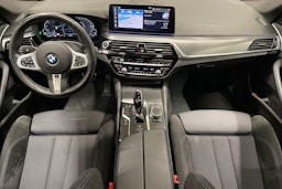 harmaa BMW 530 2021 kuva 9.