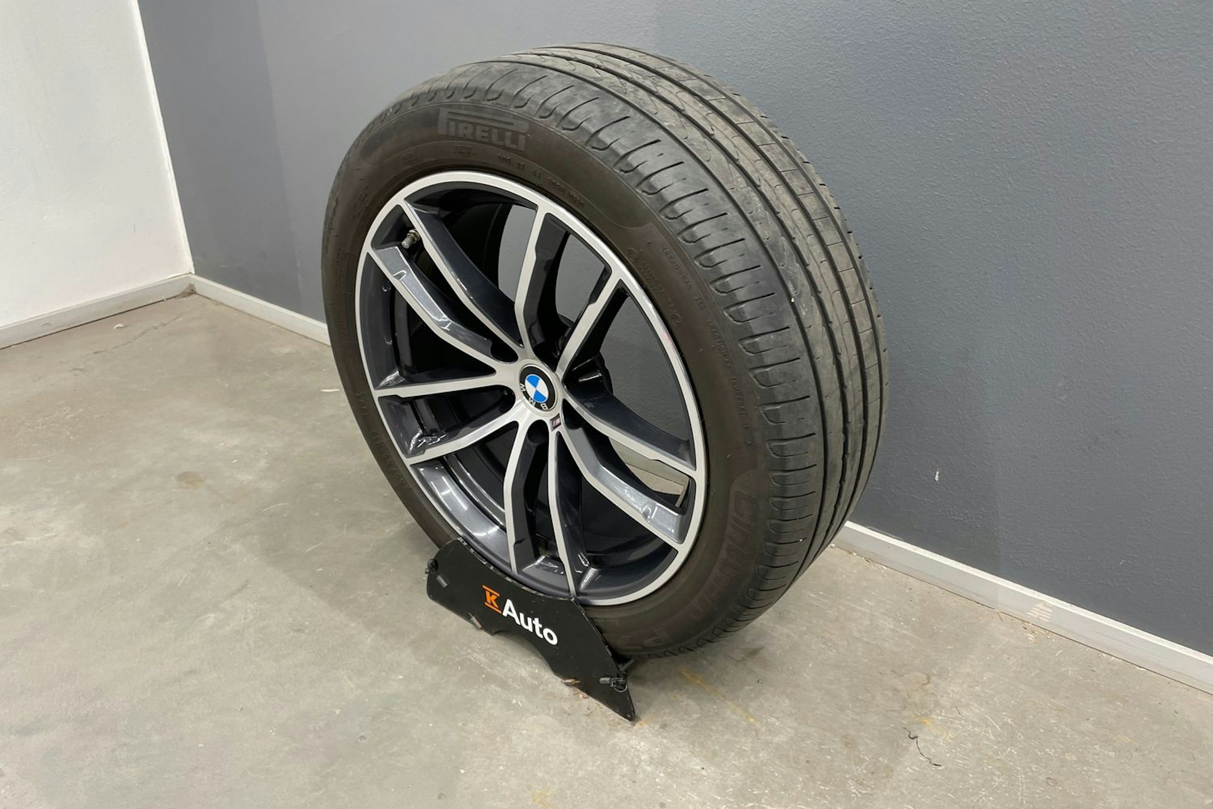 harmaa BMW 530 2021 kuva 14.