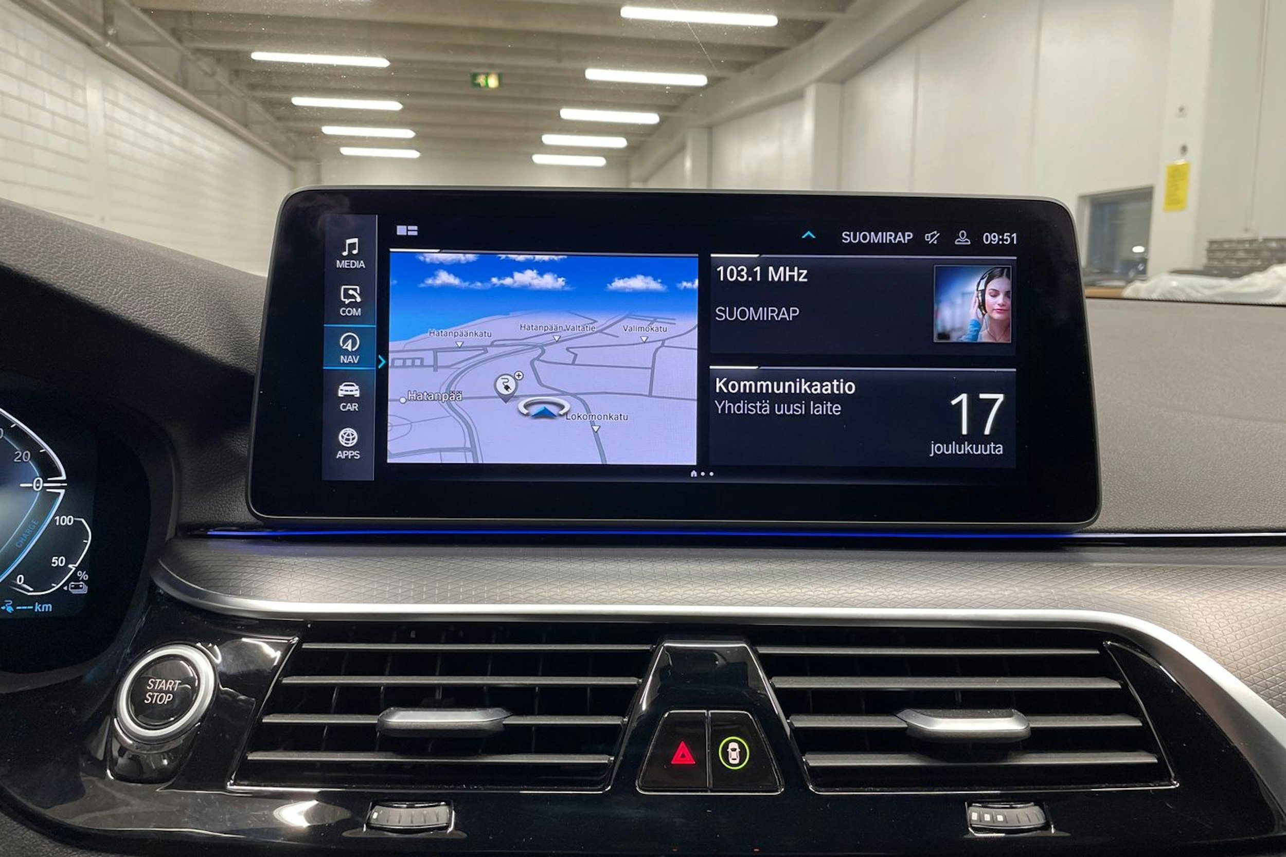 harmaa BMW 530 2021 kuva 17.