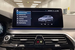 harmaa BMW 530 2021 kuva 19.