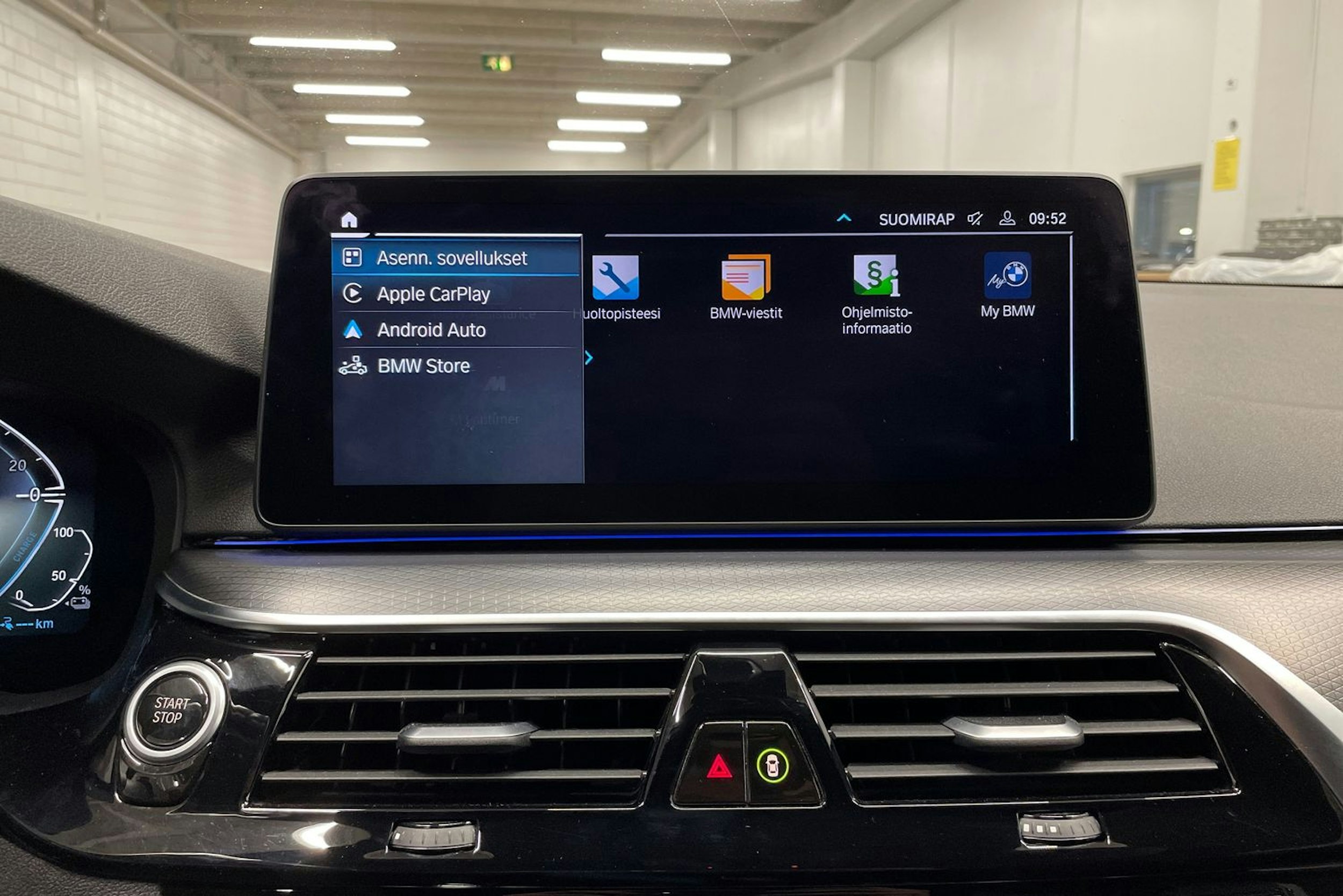 harmaa BMW 530 2021 kuva 20.