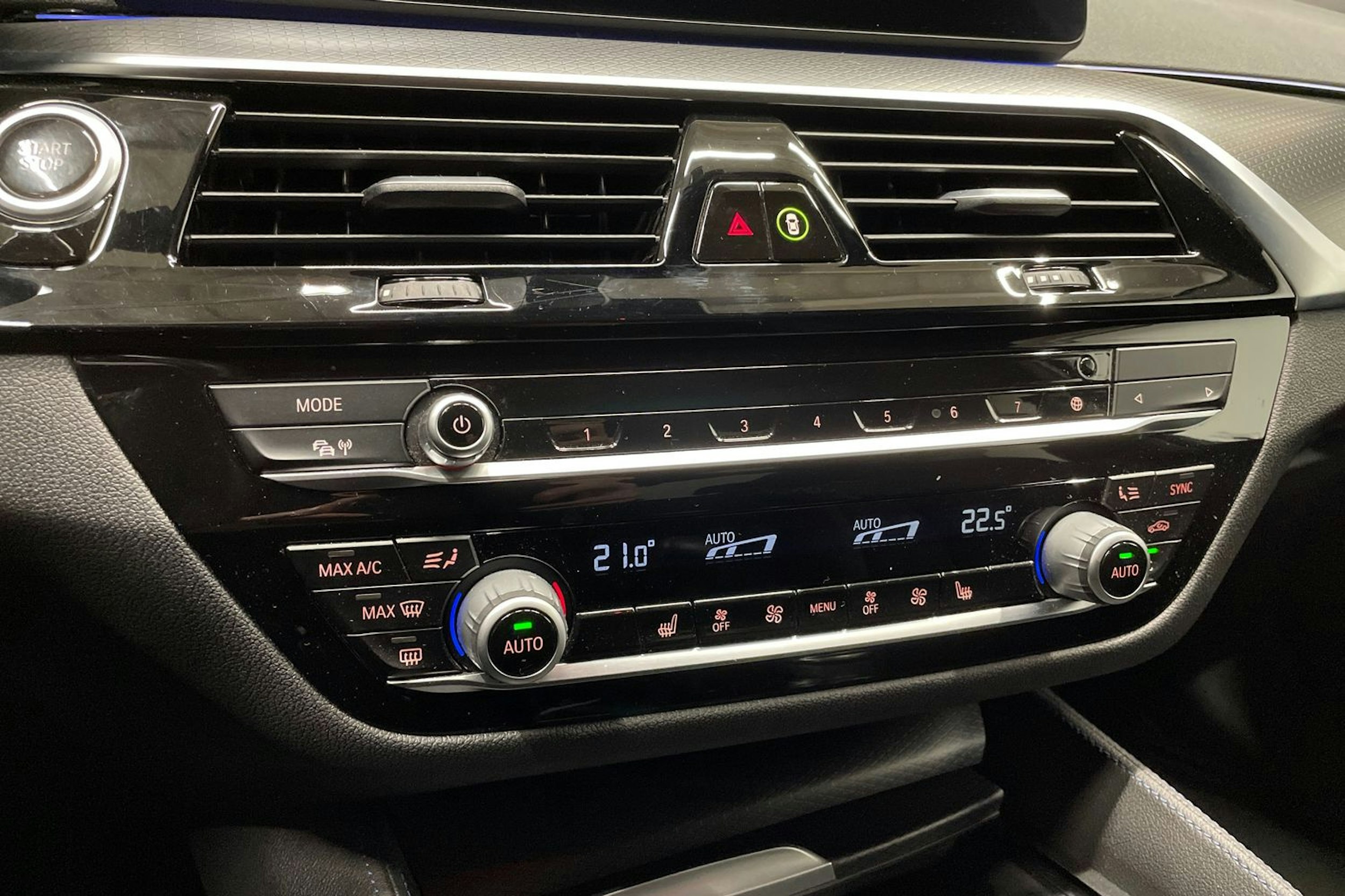 harmaa BMW 530 2021 kuva 22.