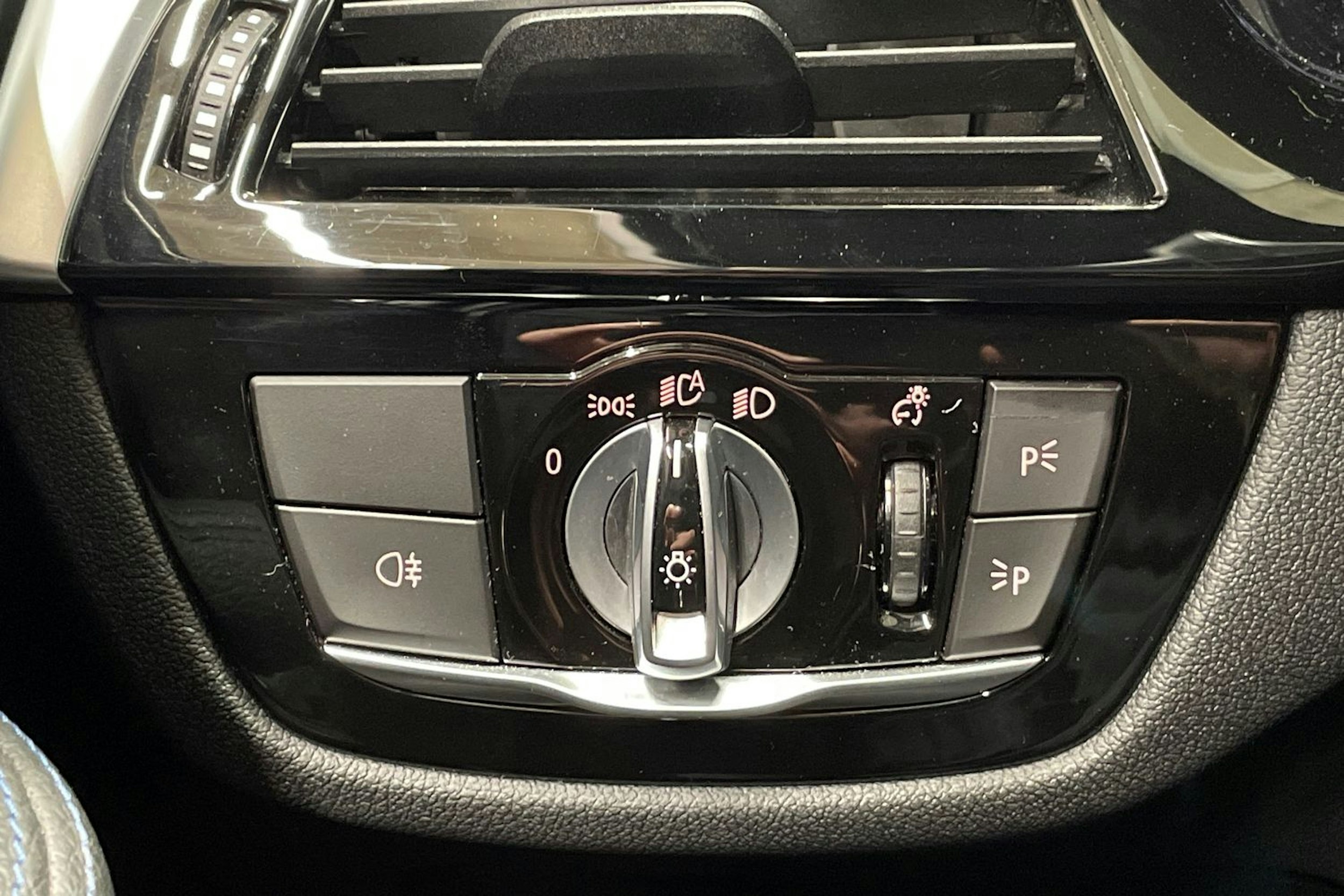 harmaa BMW 530 2021 kuva 24.