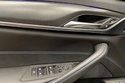 harmaa BMW 530 2021 kuva 28.