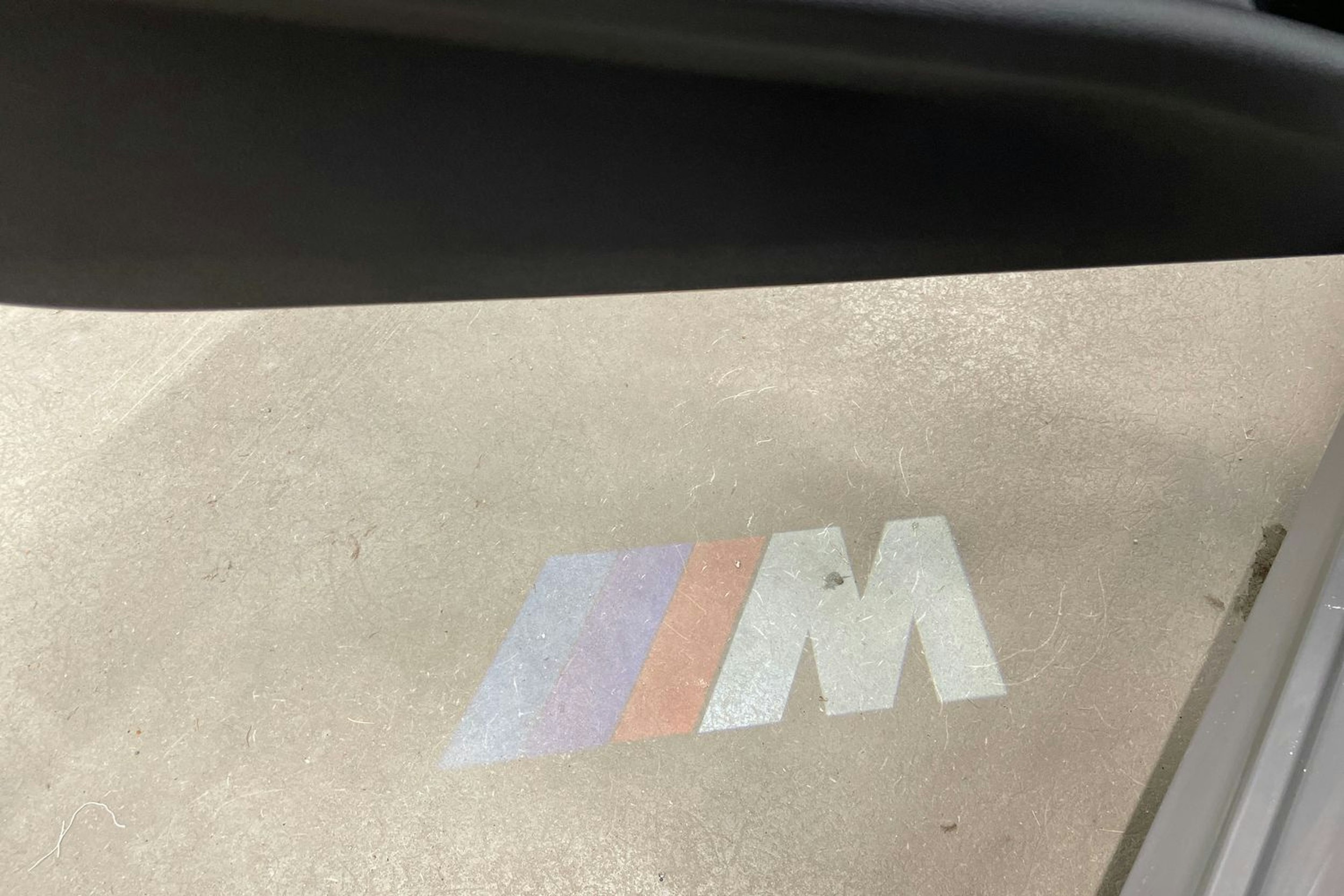 harmaa BMW 530 2021 kuva 30.