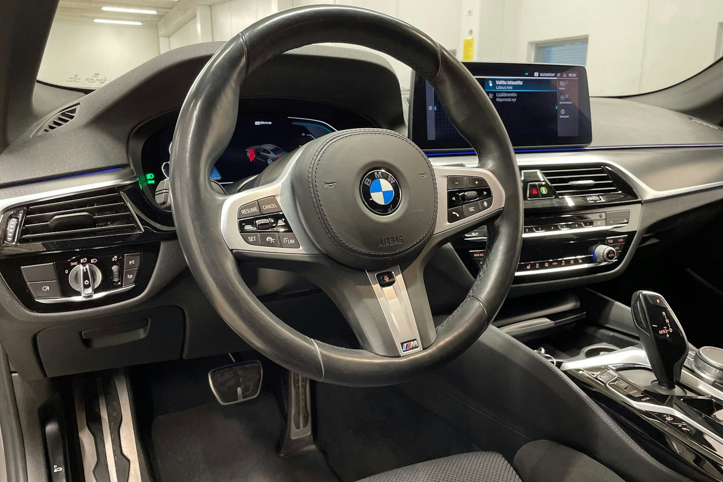 harmaa BMW 530 2021 kuva 31.