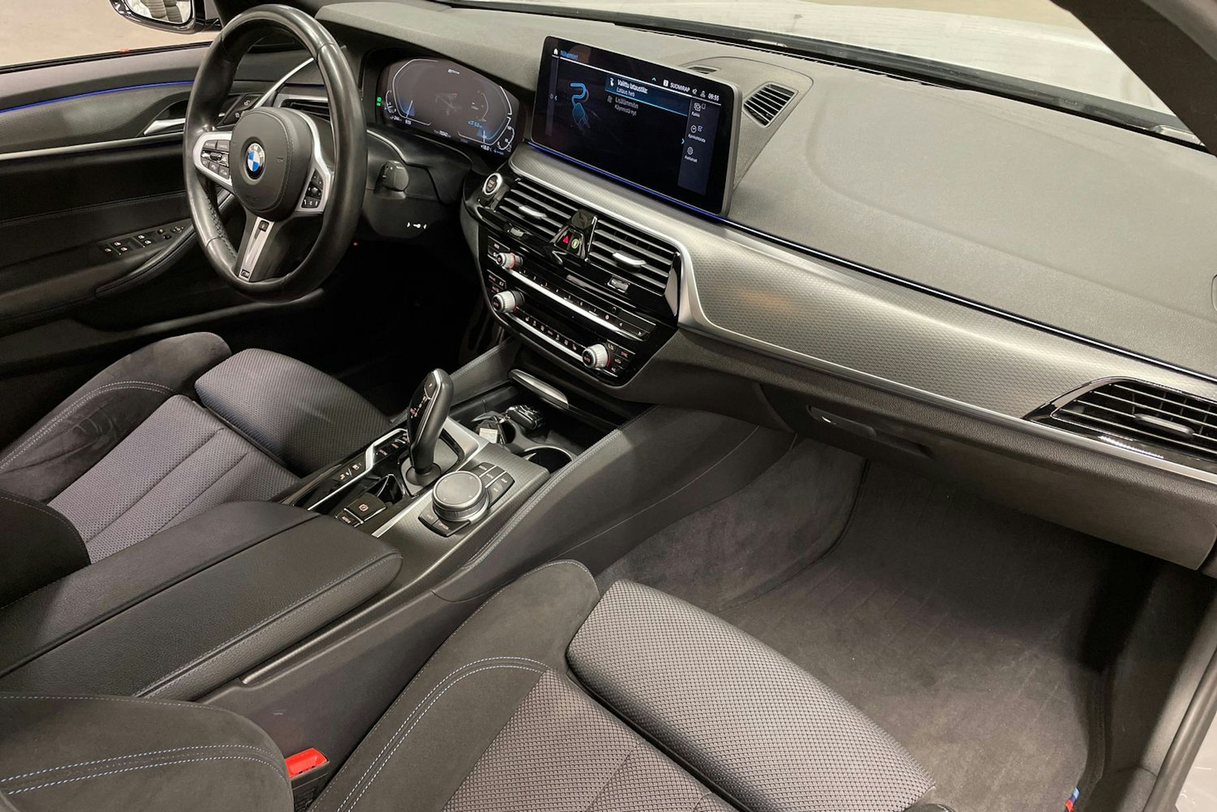 harmaa BMW 530 2021 kuva 33.