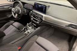 harmaa BMW 530 2021 kuva 33.