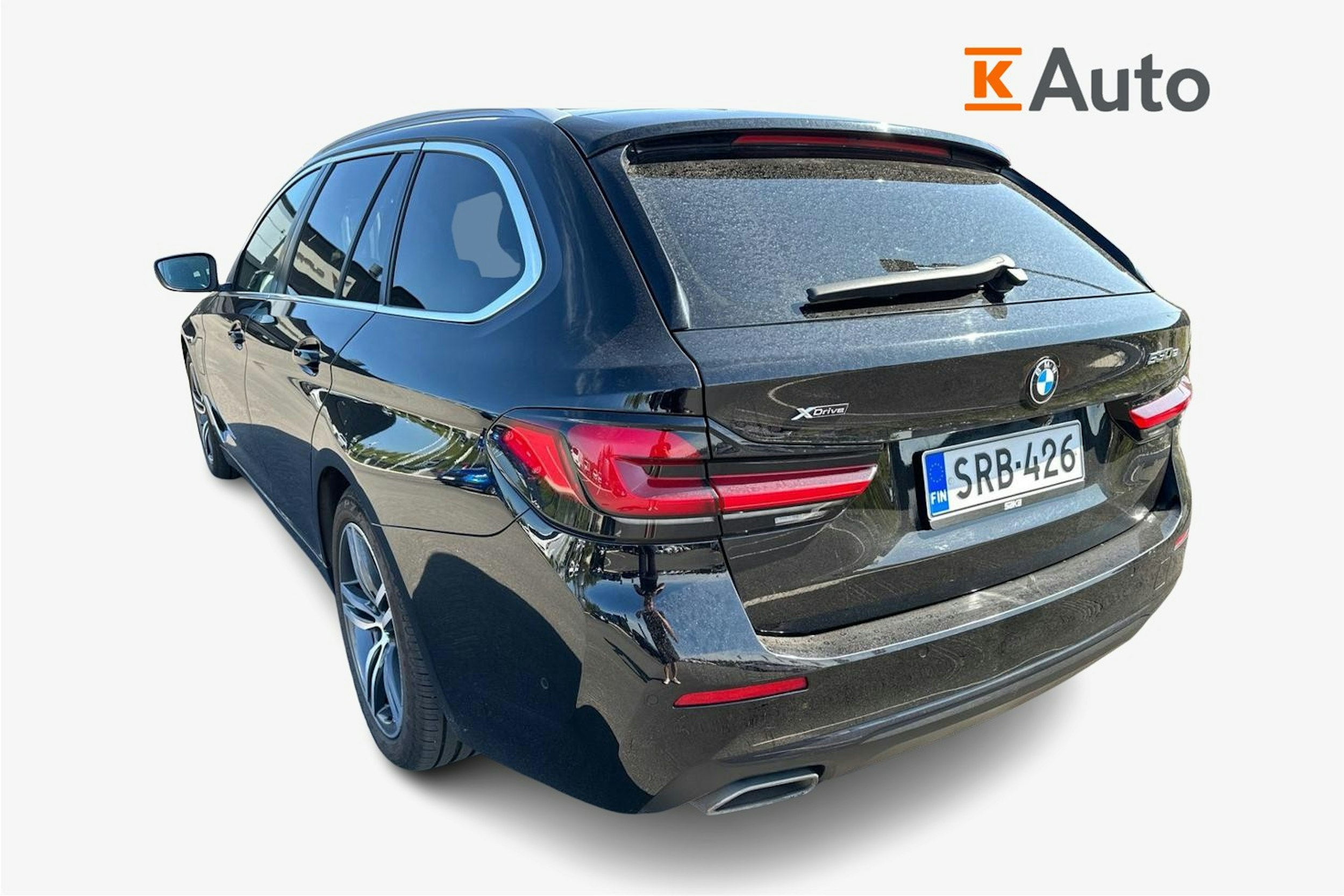 musta BMW 530 2021 kuva 2.