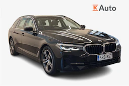 Musta BMW 530 2021 kuva 1.
