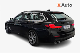 Musta BMW 530 2021 kuva 2.