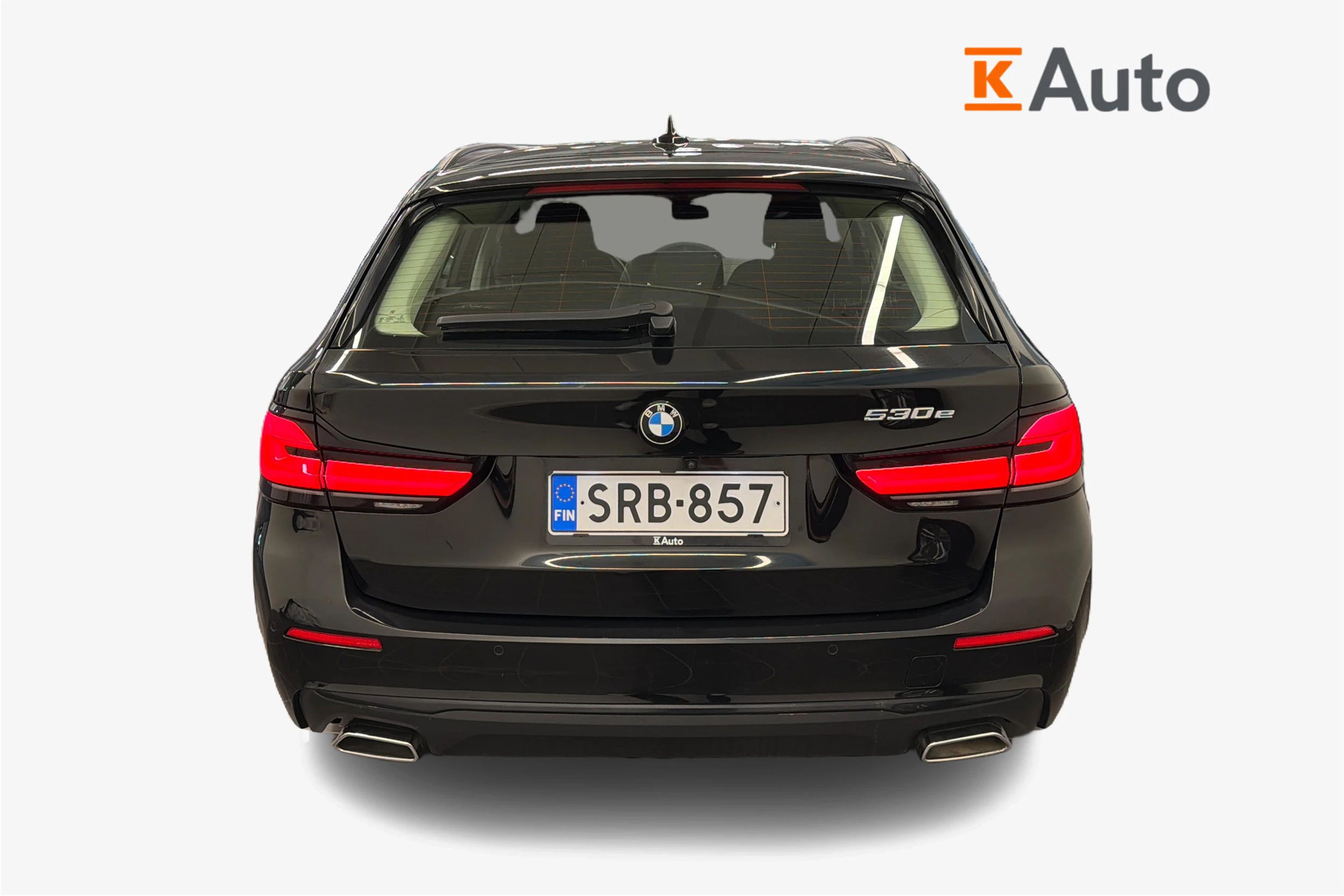 Musta BMW 530 2021 kuva 3.
