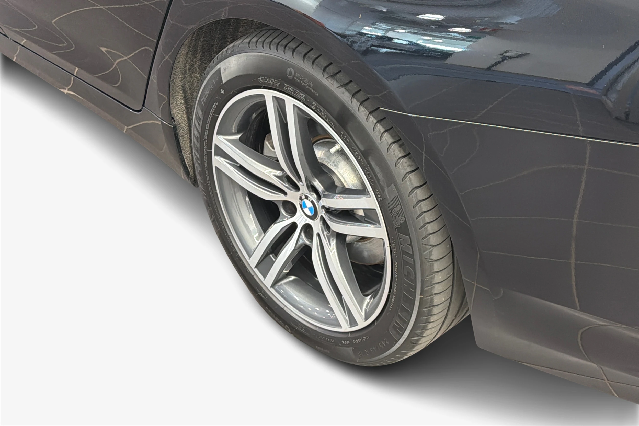 Musta BMW 530 2021 kuva 9.