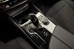 Musta BMW 530 2021 kuva 20.